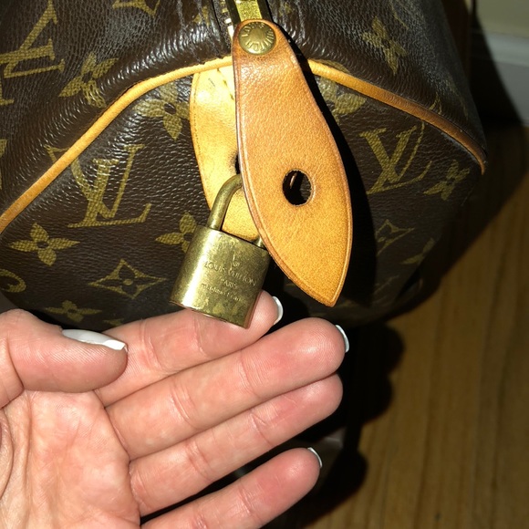 Louis Vuitton Authentic “Speedy 30” Handbag - Picture 4 of 7